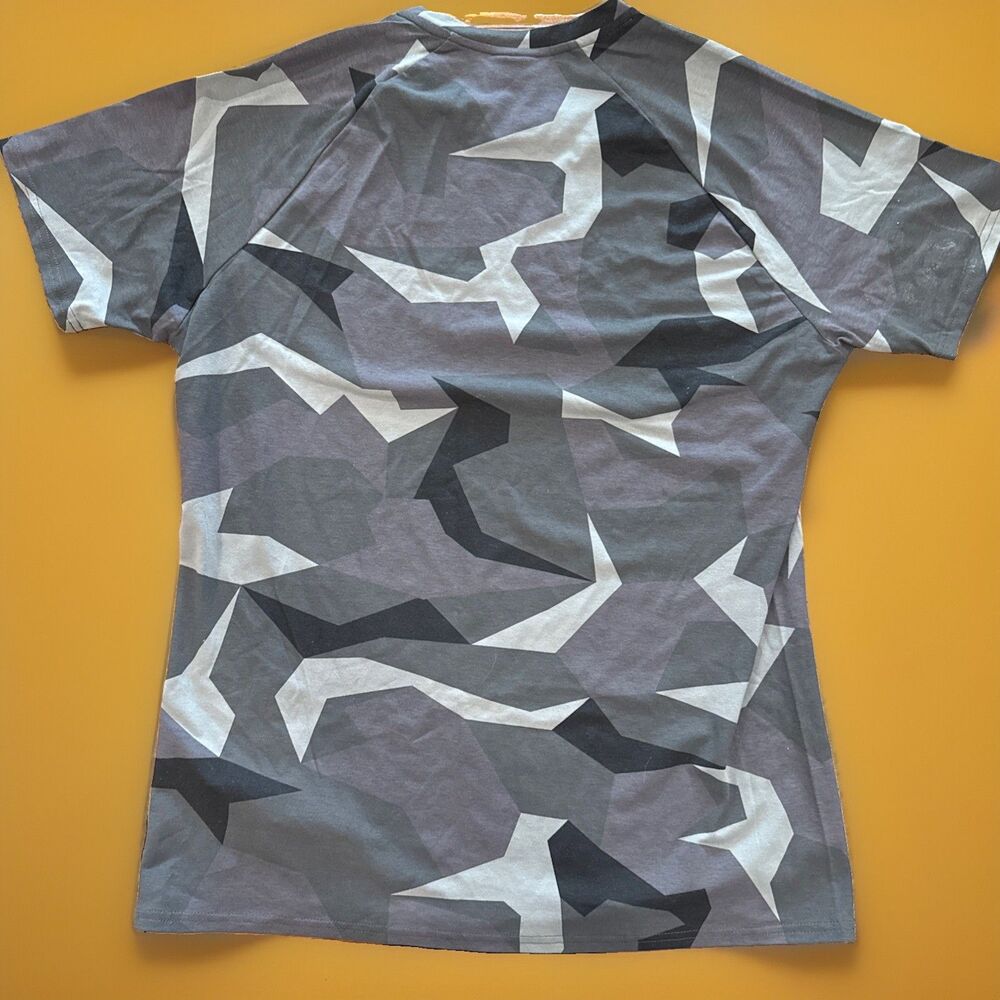 GYMSHARK Grey Camouflaged Design Size XL Cotton/Poly Tshirt GUC - Picture 11 of 11